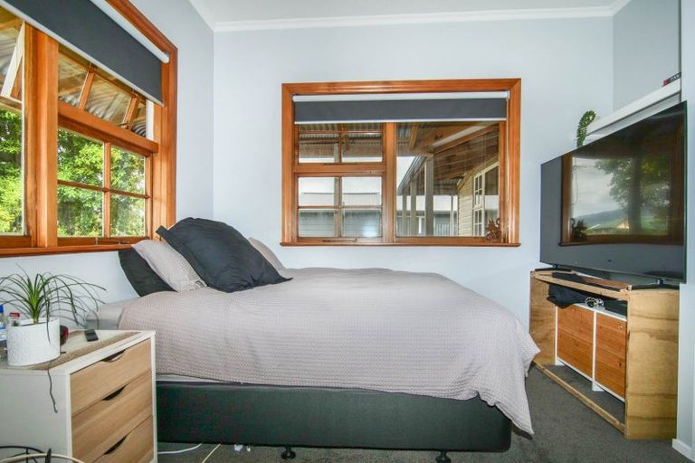 Photo of property in 6 Romilly Street, Westport, 7825