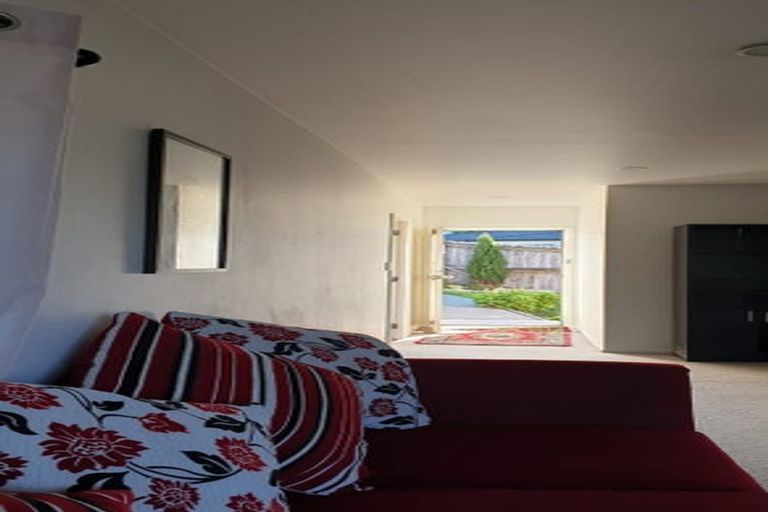 Photo of property in 27 Dovey Place, Massey, Auckland, 0614