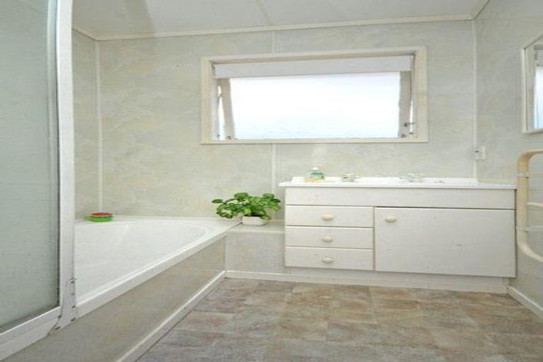 Photo of property in 22 Sunvue Road, Glen Eden, Auckland, 0602