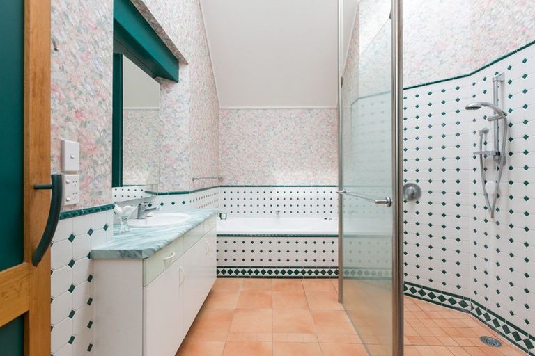 Photo of property in 4a Neeve Place, Taradale, Napier, 4112