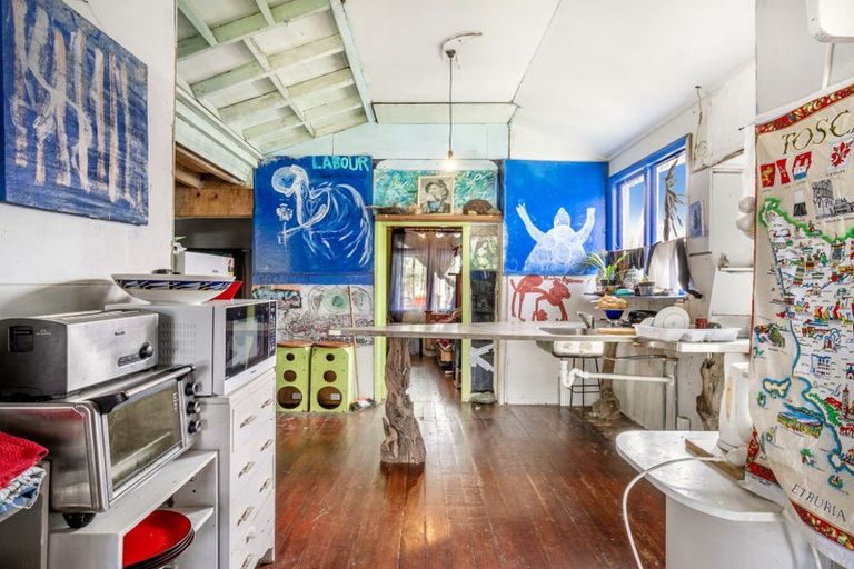 Photo of property in 115 Cornfoot Street, Castlecliff, Whanganui, 4501