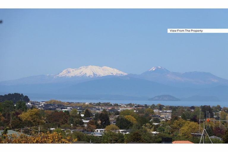 Photo of property in 77 Harvey Street, Waipahihi, Taupo, 3330