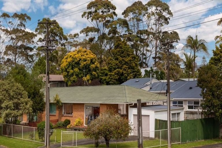 Photo of property in 73 Vodanovich Road, Te Atatu South, Auckland, 0610