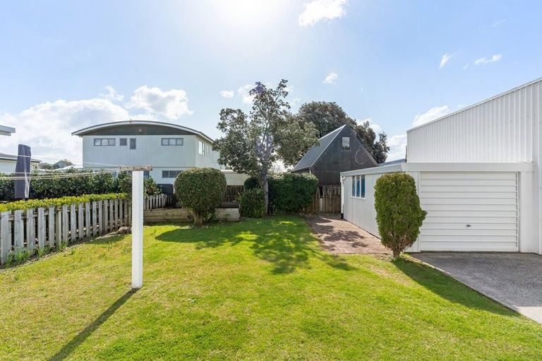 Photo of property in 115 Linton Crescent, Whangamata, 3620