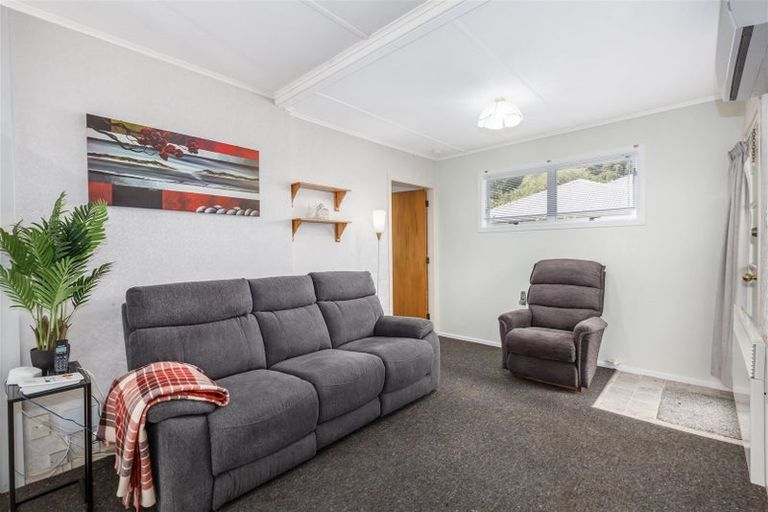 Photo of property in 2a Homedale Road, Wainuiomata, Lower Hutt, 5014