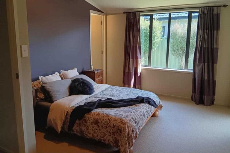 Photo of property in 24 Delta Mews Place, Clive, 4102