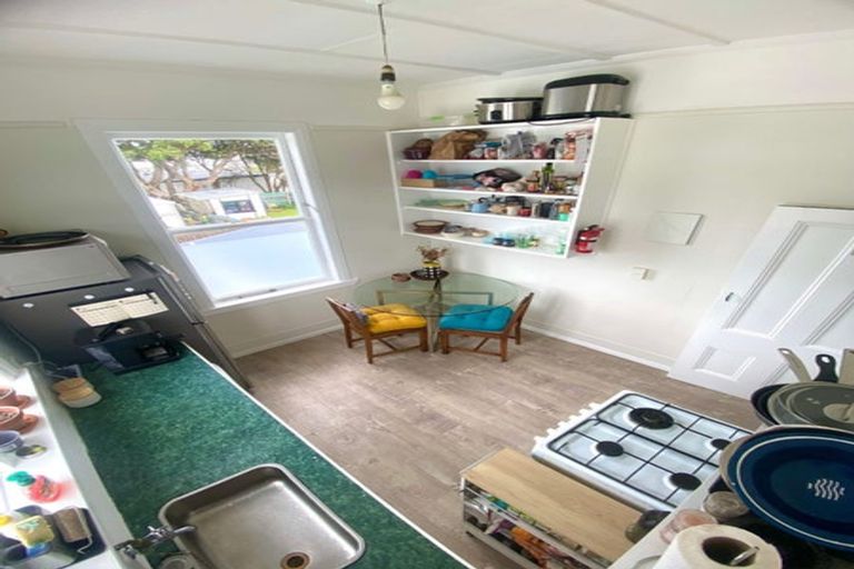 Photo of property in 16 Glendavar Street, Berhampore, Wellington, 6023