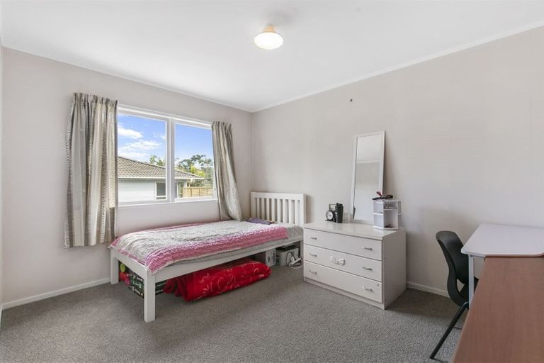 Photo of property in 44 Tamahere Drive, Glenfield, Auckland, 0629