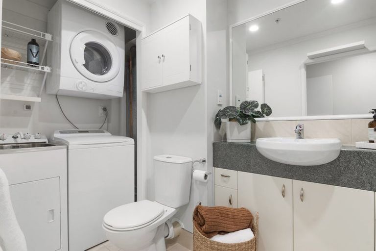 Photo of property in 1p/7-11 Bute Road, Browns Bay, Auckland, 0630