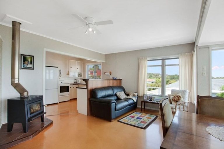 Photo of property in 24 Seaview Road, Cable Bay, 0420