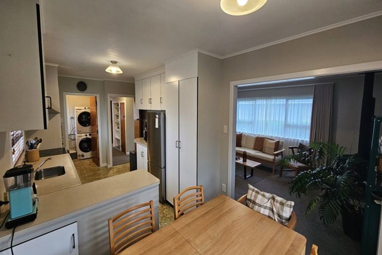 Photo of property in 10 Truby King Street, Merrilands, New Plymouth, 4312
