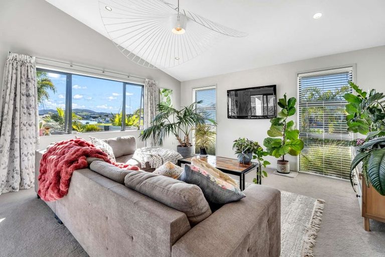 Photo of property in 19 Lady Jocelyn Place, Whitianga, 3510