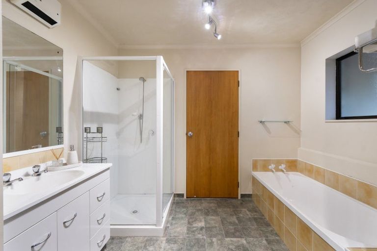 Photo of property in 144 Victoria Avenue, Hokowhitu, Palmerston North, 4410