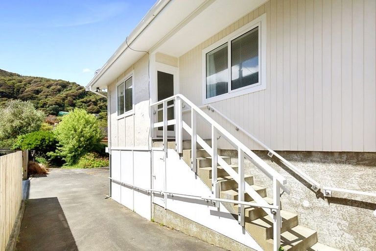 Photo of property in 47 Pukatea Street, Eastbourne, Lower Hutt, 5013