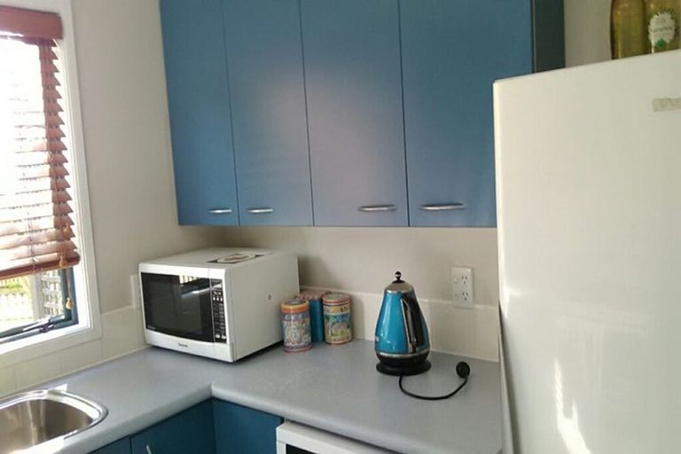 Photo of property in 2/485 Don Buck Road, Massey, Auckland, 0614