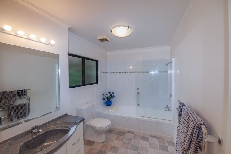 Photo of property in 16 Wantwood Grove, Churton Park, Wellington, 6037