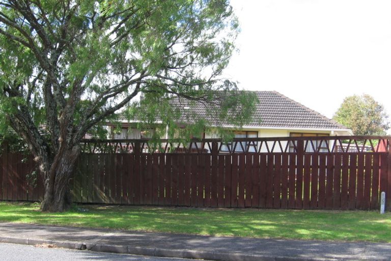 Photo of property in 15 Kervil Avenue, Te Atatu Peninsula, Auckland, 0610