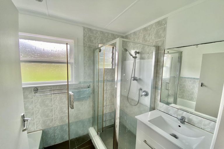 Photo of property in 19 Sunhaven Avenue, Glenfield, Auckland, 0629