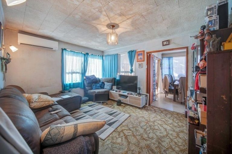 Photo of property in 24 Killington Crescent, Mangere, Auckland, 2022