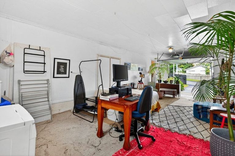 Photo of property in 1/3 Butterworth Drive, Glendene, Auckland, 0602