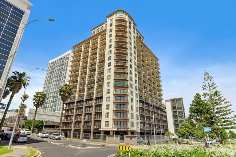 Photo of property in The Rennaissance, 5j/18 Ronwood Avenue, Manukau, Auckland, 2104