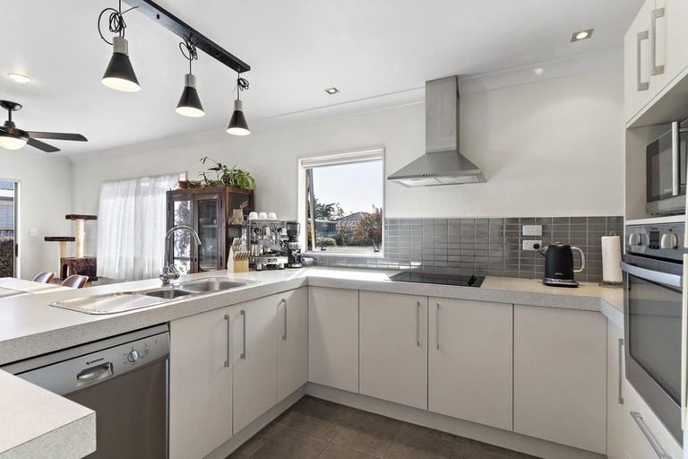 Photo of property in 24 Charles Street, Carterton, 5713