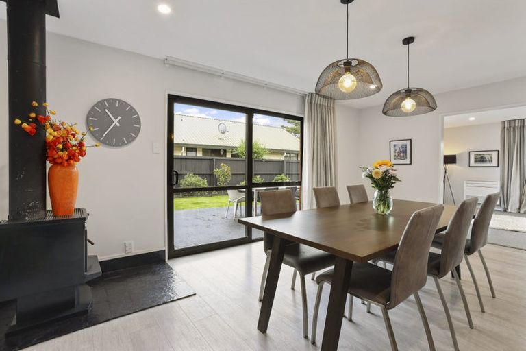 Photo of property in 10 Pyatt Place, Redwood, Christchurch, 8051