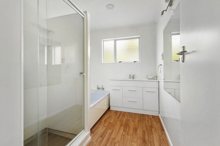 Photo of property in 17 The Anchorage, Whitby, Porirua, 5024