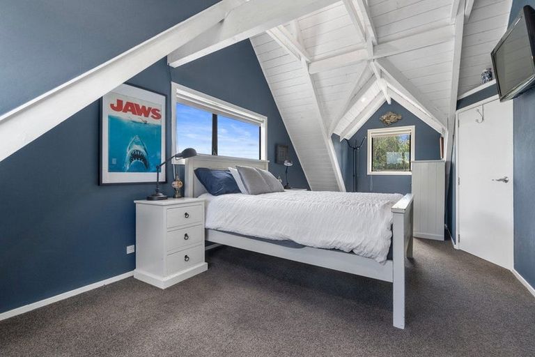 Photo of property in 16 Hawke Place, Pukekohe, 2120