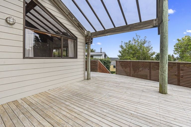 Photo of property in 12 Kaitake Place, Oakura, 4314