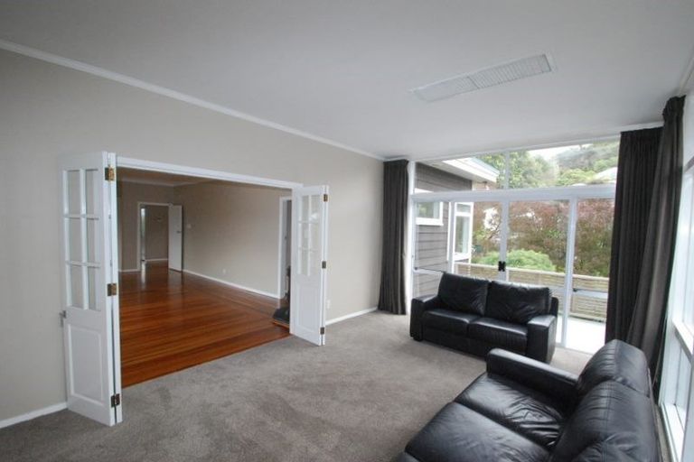 Photo of property in 28 Singers Road, Korokoro, Lower Hutt, 5012