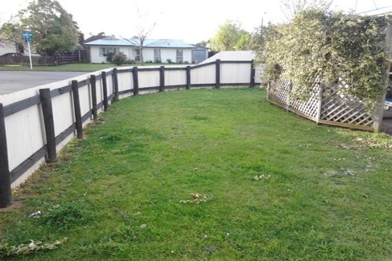 Photo of property in 1 Chatsworth Place, Highbury, Palmerston North, 4412