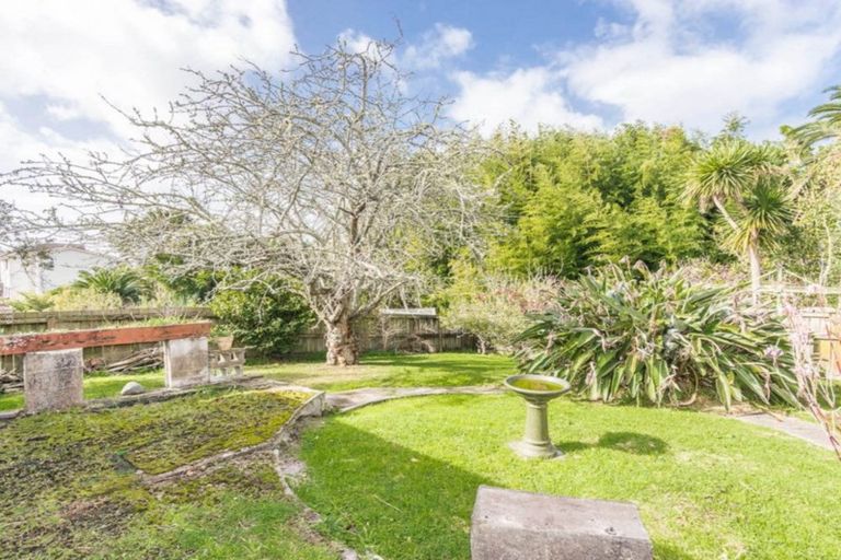 Photo of property in 8 Sarona Avenue, Glen Eden, Auckland, 0602