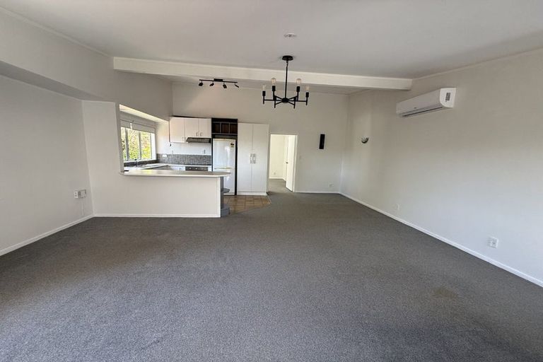 Photo of property in 25 Ngahere Views, Orewa, 0931