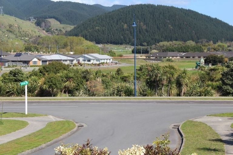 Photo of property in 11 Cascade Way, Paraparaumu, 5032
