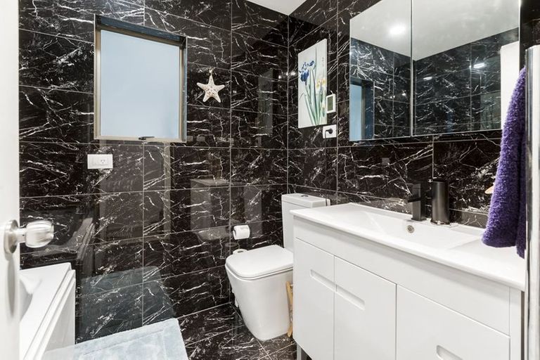 Photo of property in 247 Glamorgan Drive, Torbay, Auckland, 0630