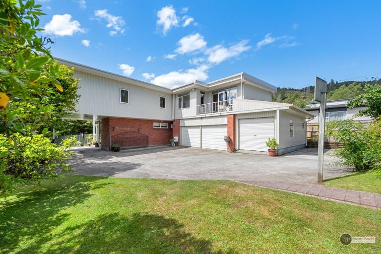Photo of property in 44 Manuka Street, Stokes Valley, Lower Hutt, 5019