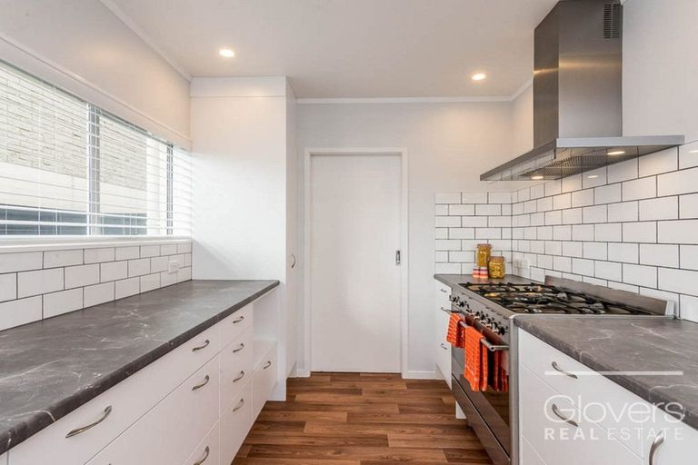 Photo of property in 1/81 West Coast Road, Glen Eden, Auckland, 0602