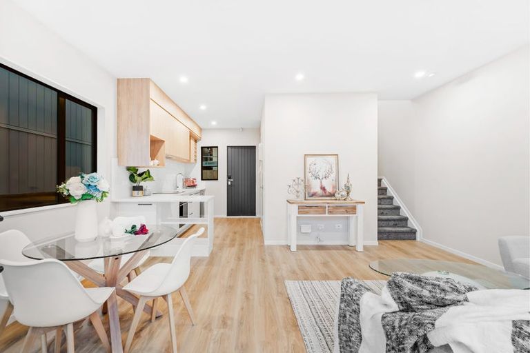 Photo of property in 22 Don Oliver Lane, Glen Eden, 0602