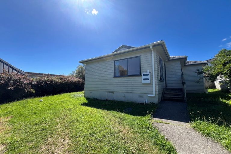 Photo of property in 5 Sherwood Avenue, Te Atatu South, Auckland, 0610