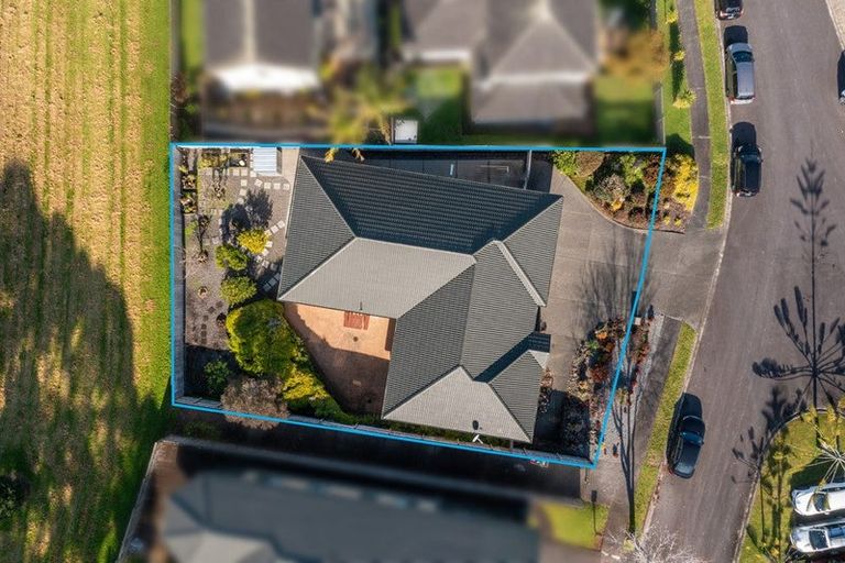 Photo of property in 17 Bundoran Way, Pinehill, Auckland, 0632