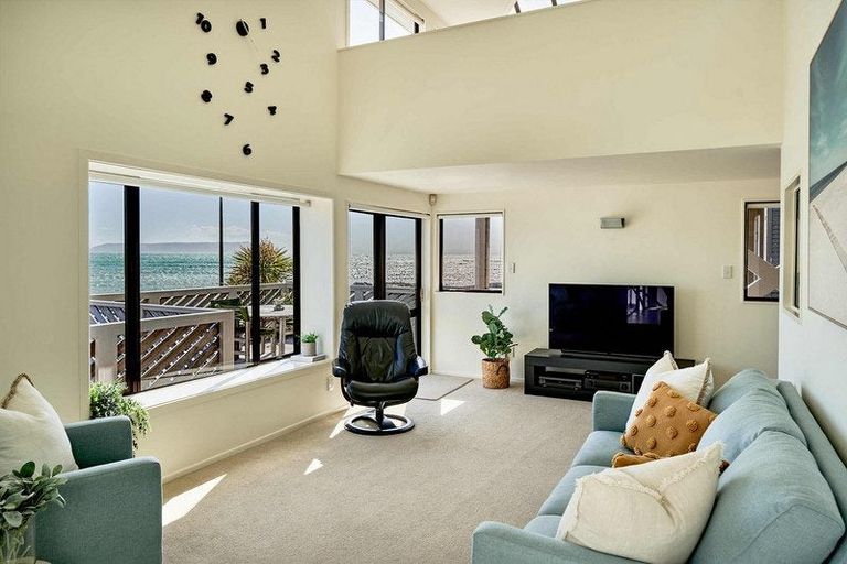 Photo of property in 19 Moana Road, Plimmerton, Porirua, 5026