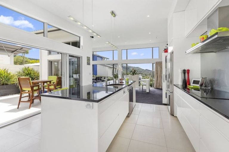 Photo of property in 5 Linacre Way, Tawa, Wellington, 5028