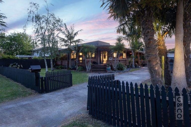 Photo of property in 50 Great North Road, Riverhead, 0820