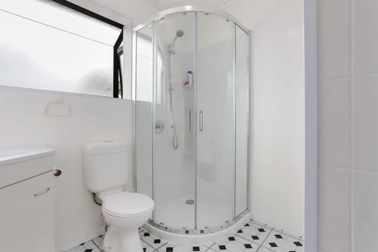 Photo of property in 7a Taioma Crescent, Te Atatu Peninsula, Auckland, 0610