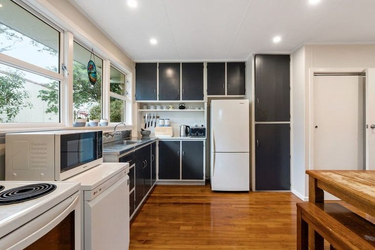 Photo of property in 19 Jane Grove, Paparangi, Wellington, 6037
