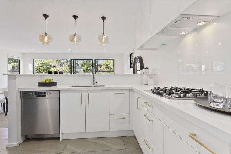 Photo of property in 15d/2 Verran Road, Birkenhead, Auckland, 0626