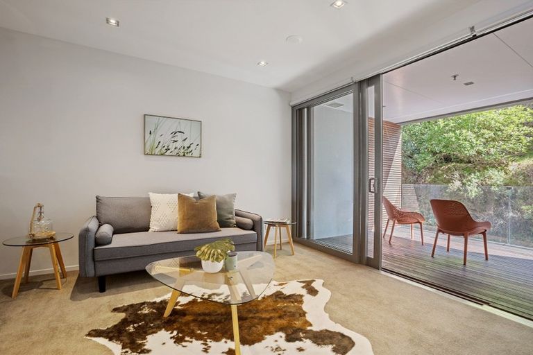 Photo of property in Patent 326 Apartments, 326 Evans Bay Parade, Hataitai, Wellington, 6021