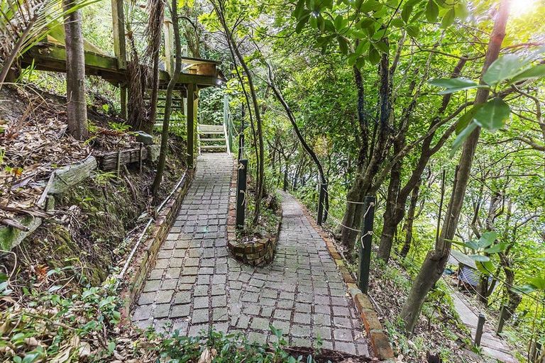 Photo of property in 35 Airlie Road, Plimmerton, Porirua, 5026