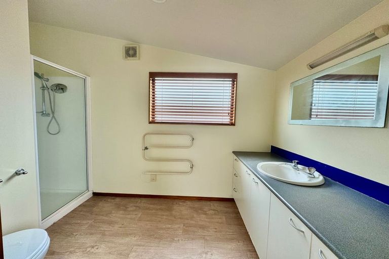 Photo of property in 2/20 Coroglen Avenue, Birkenhead, Auckland, 0626